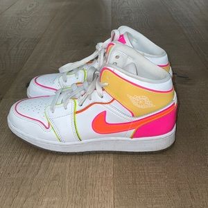 Air Jordan 1 Mid Edge Glow